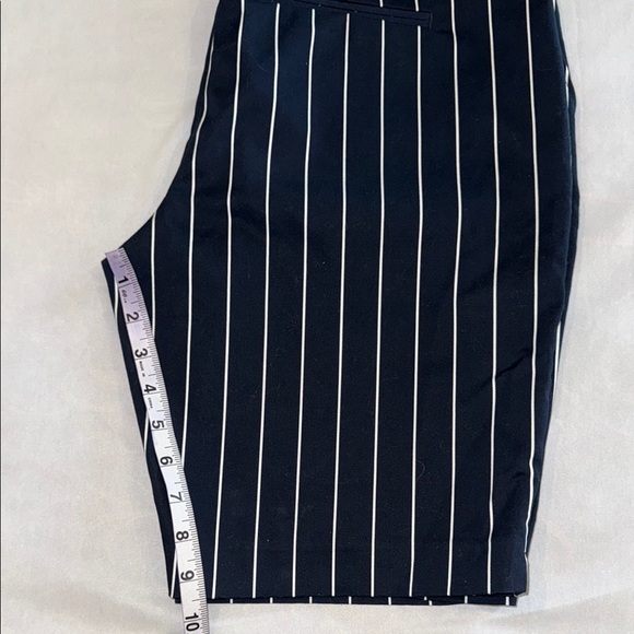 Reitmans Blue and White Pin Stripe Flat Front Shorts with Pockets - Picture 9 of 13